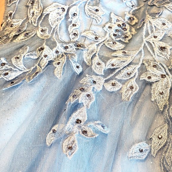 Light blue dress - Picture 8 of 9